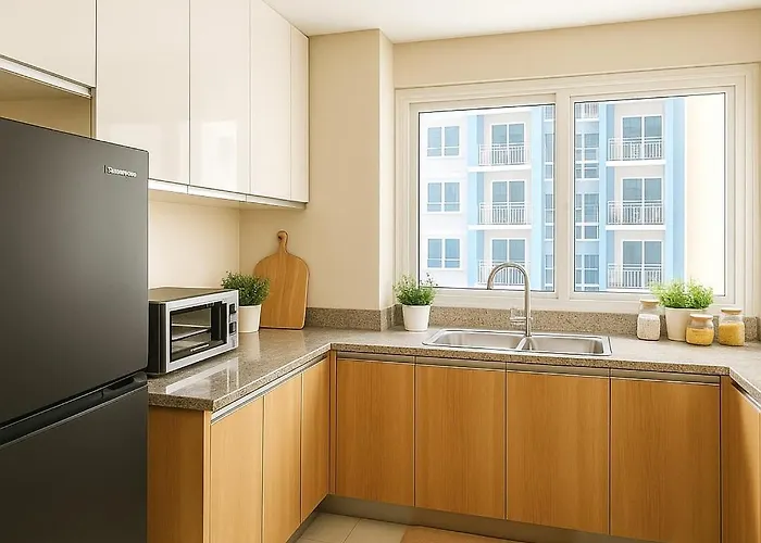 Spacious 2br Near Solaire, Okada, Airport Apartamento